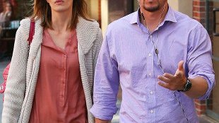 Mark Wahlberg z piękną żoną na zakupach (FOTO)