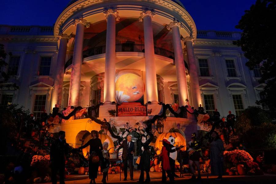 Ostatnie Halloween Joe Bidena w Białym Domu. Pierwsza dama wywołała furorę tym kostiumem (ZDJĘCIA)