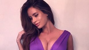 Modelka z małym ciążowym brzuszkiem urodziła