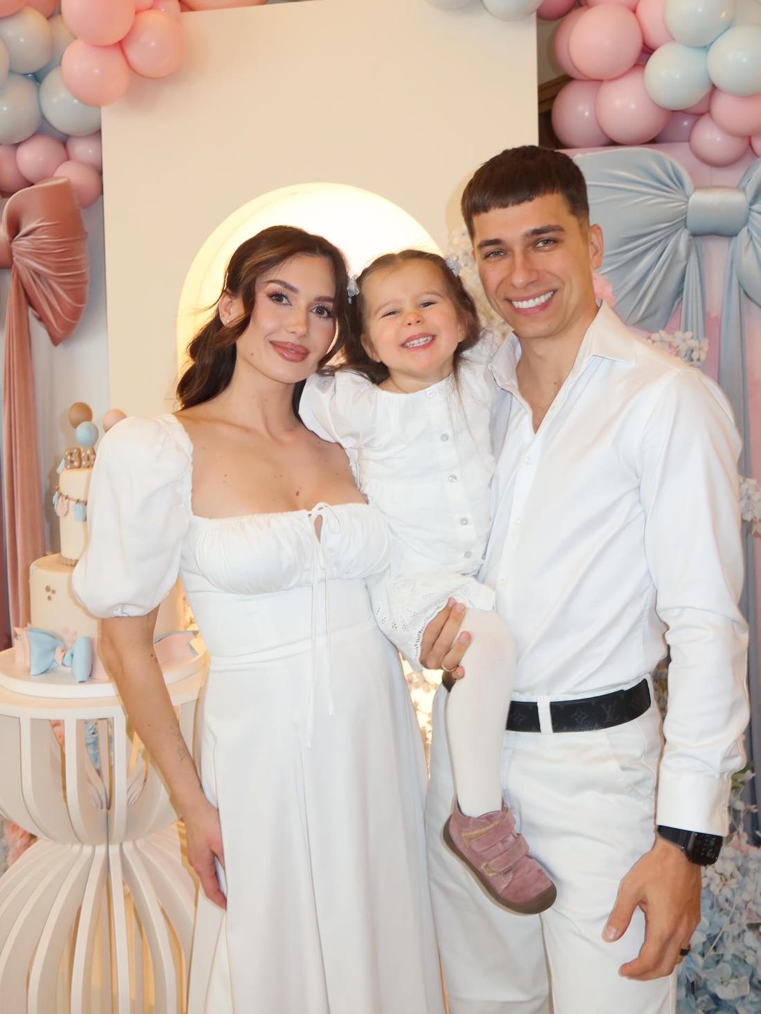 Wersow i Friz pokazują córkę internautów, fot. Instagram