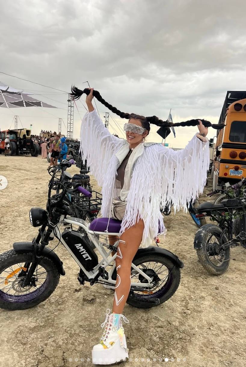 Natalia Siwiec ROZPALIŁA internet kolejnymi zdjęciami z Burning Man: “Miejsce gdzie dorośli mogą być dziećmi”