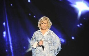 “Zakręcili jej loki jak na komunię w Piździchowie”