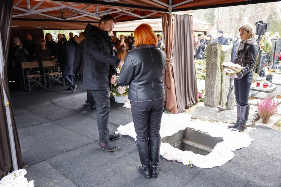 Tłumy na pogrzebie Agnieszki Maciąg: Mąż z córką Helenką, Wilczak, Janiak i Malinowska…