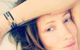 Kate Rozz pokazała się topless i w stringach (FOTO)