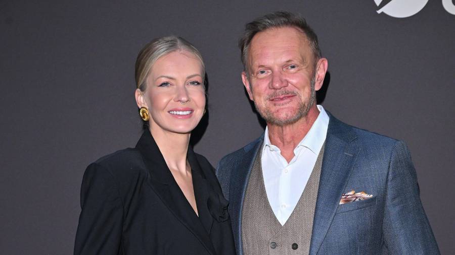 Cezary Pazura na ściance z żoną. Edyta zadała szyku w czerni! Fot. KAPIF.