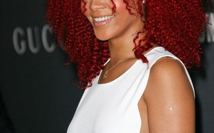 Fryzura Rihanny nie mieści się nam w kadrze! (FOTO)