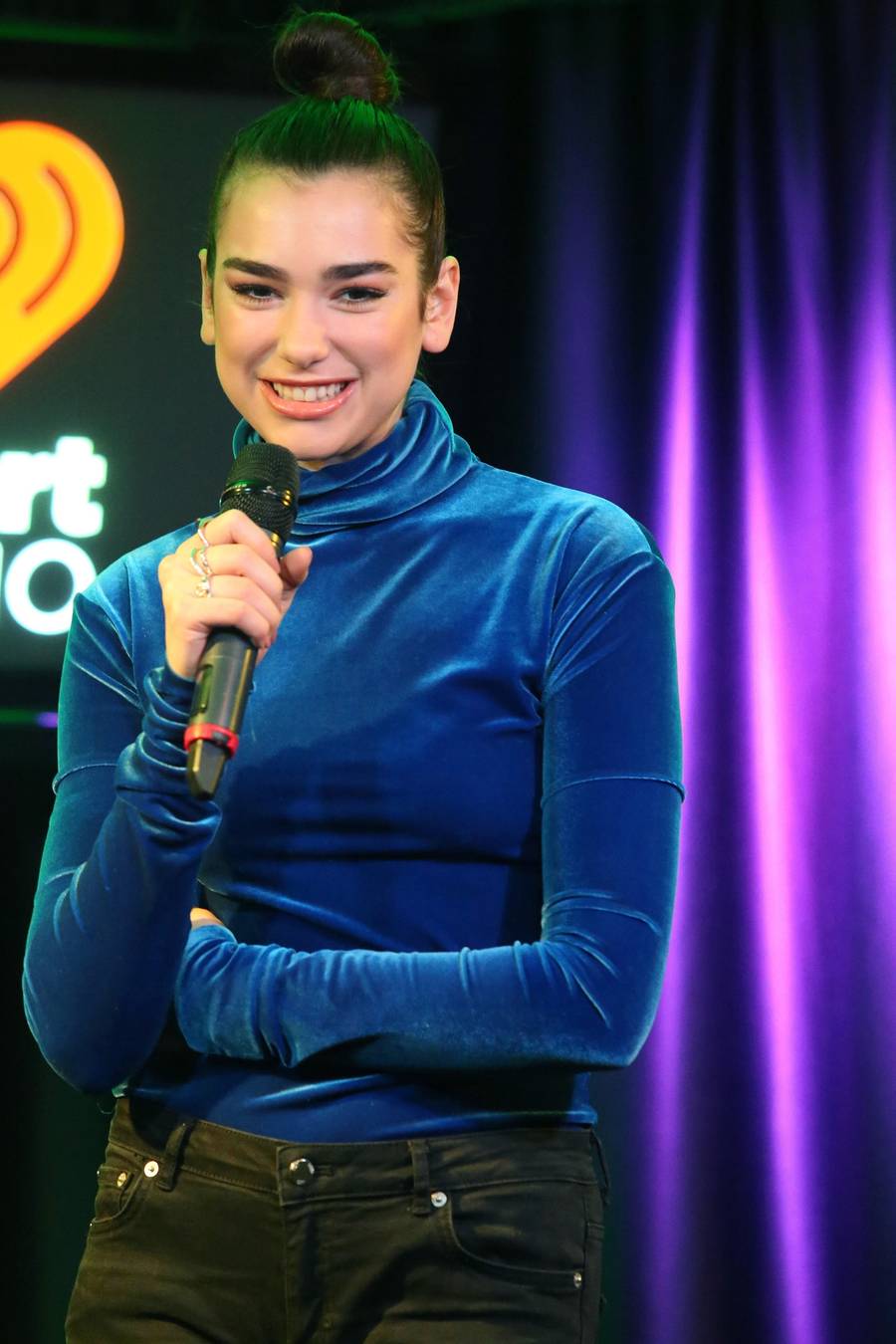 Dua Lipa świętuje 30 urodziny! Jest nie do poznania na archiwalnych zdjęciach z początku kariery (FOTO)