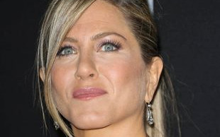 Jennifer Aniston kupuje ponoć niebieskie ubranka
