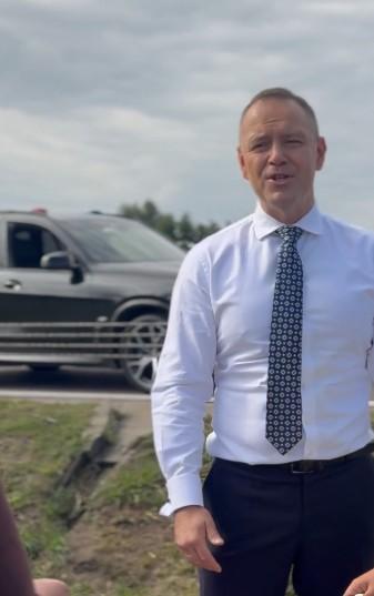 Karol Nawrcki zatrzymał samochód w drodze na Dożynki Prezydenckie, fot. X.com