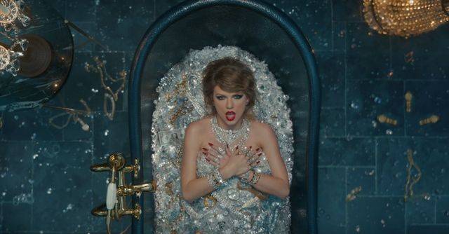 Calvin Harris zaprezentował zero klasy podczas premiery nowego klipu Taylor