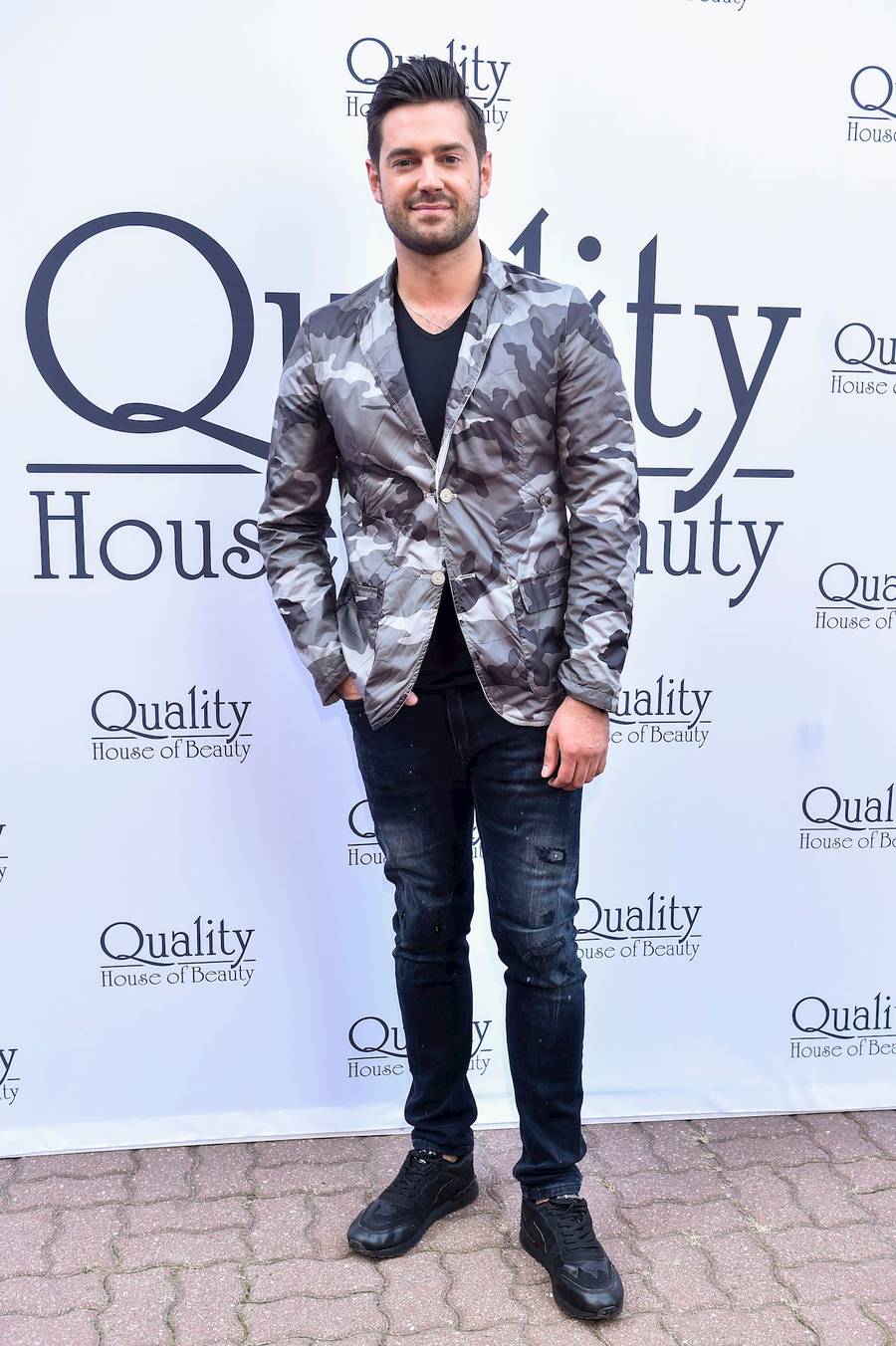 Krystian Kukułka na otwarciu salonu