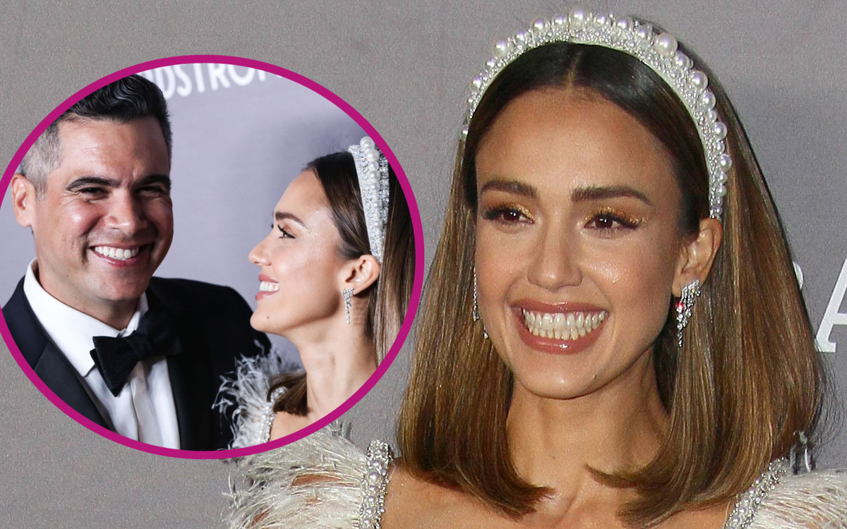 HIT czy KIT? Jessica Alba cała w perełkach i piórkach (ZDJĘCIA)