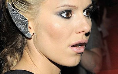 Co się dzieje z pośladkami Dody? (FOTO)