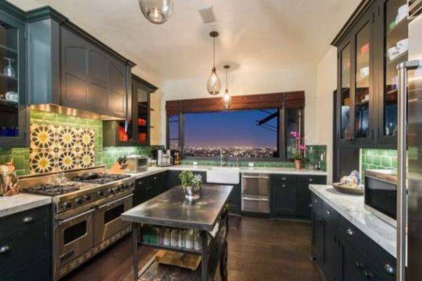 Stary dom  Megan Fox