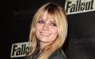 Mischa Barton pokazuje coraz większą pupę