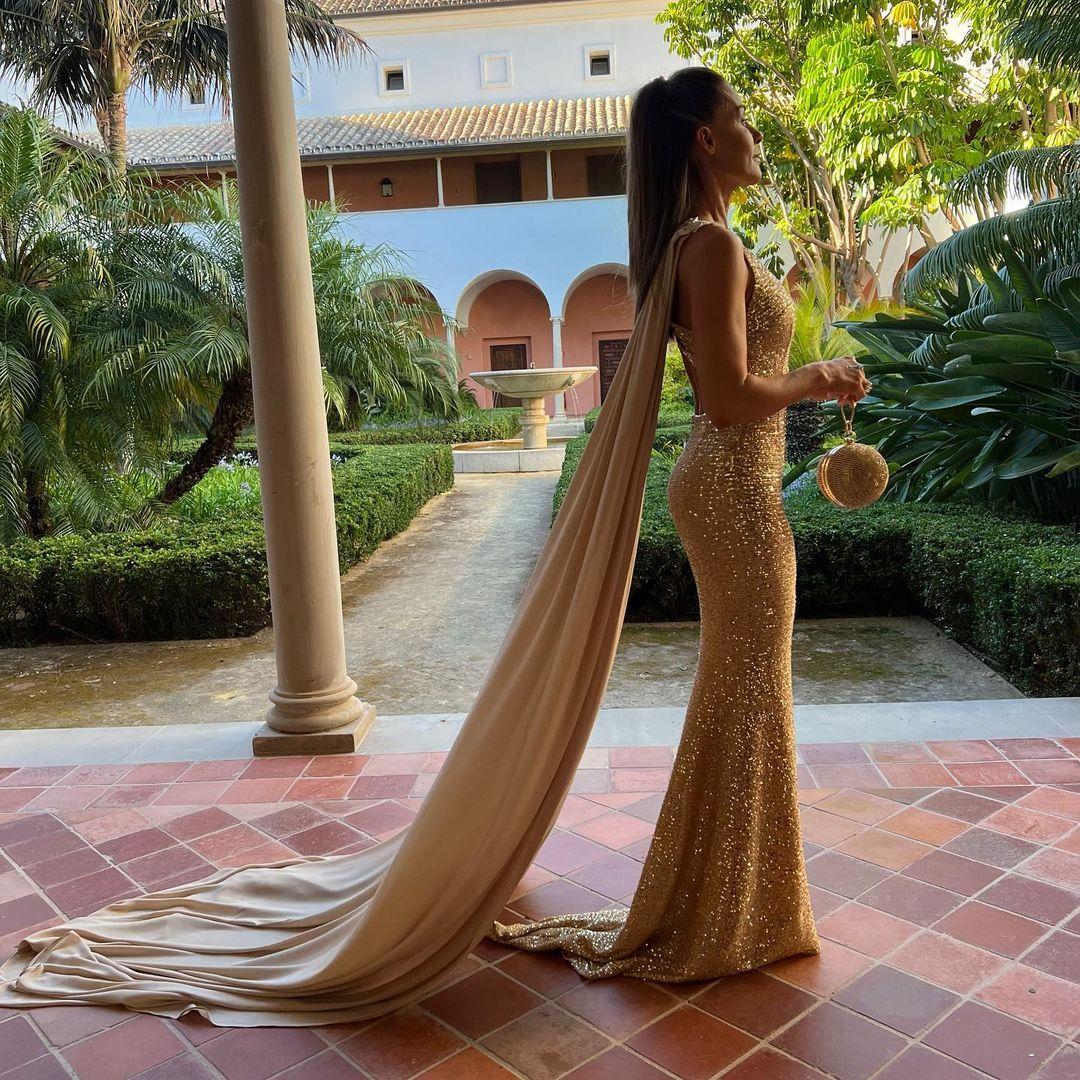 Małgorzata Rozenek zachwyca fanów w złotej kreacji. Wskoczyła w niej do basenu