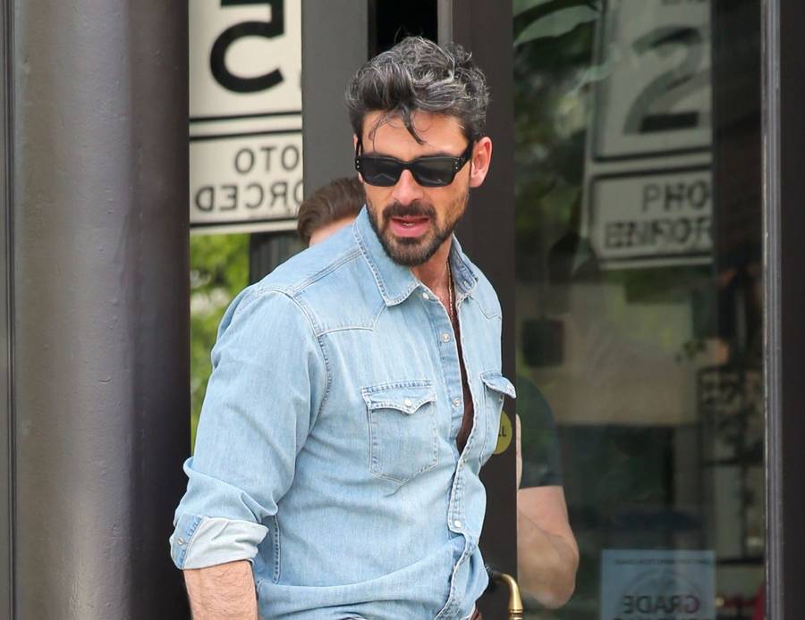 Przystojny Michele Morrone przyłapany przez paparazzi! Ależ on wygląda! (FOTO)