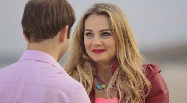 Małgorzata Socha w teledysku Sławomira “Aneta”