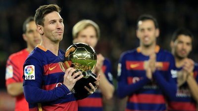 Zdjęcie chłopca w koszulce z reklamówki obiegło internet