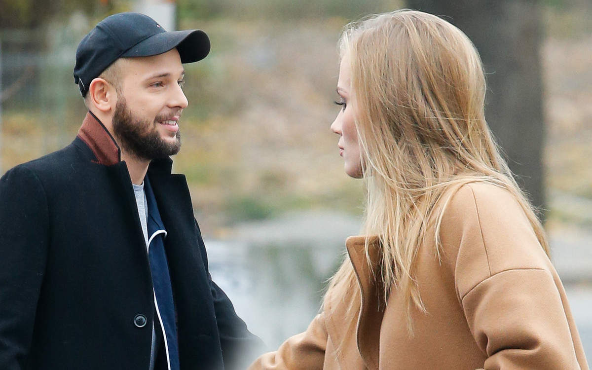 Agnieszka Kaczorowska w modnym płaszczu po występie w Pytaniu na śniadanie