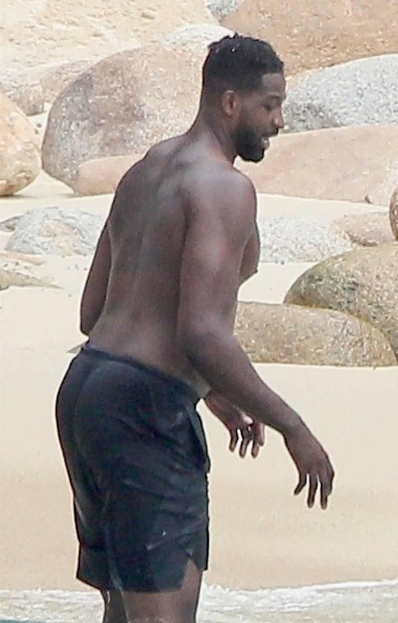 Znowu zakochana Khloe pluska się z Tristanem w morzu!