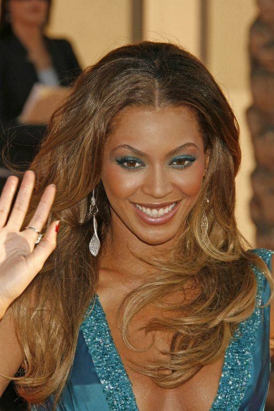 Czy Beyonce wybieliła skórę?