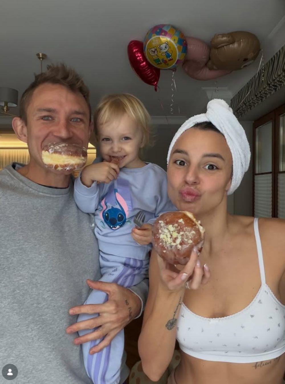 Jakub Rzeźniczak z rodziną/Instagram/paulina_rzezniczak/ jakubrzezniczak25