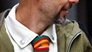 Szymon Majewski obciął się na zapałkę (FOTO)