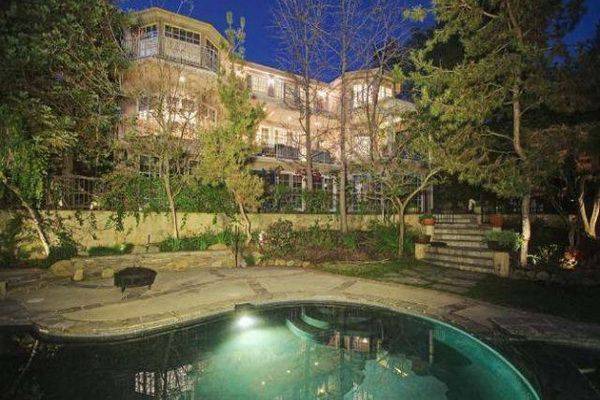 Dom Sarah Michelle Gellar