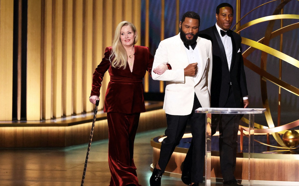 Zapłakana Christina Applegate zrobiła niespodziankę na rozdaniu nagród Emmy