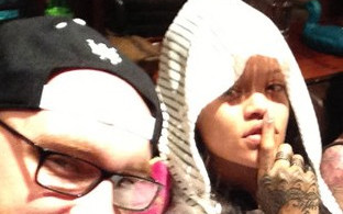 Rihanna skończyła swój najnowszy tatuaż (FOTO)