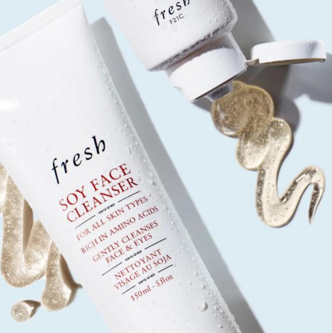 Kremowy żel do mycia twarzy na bazie soi. 