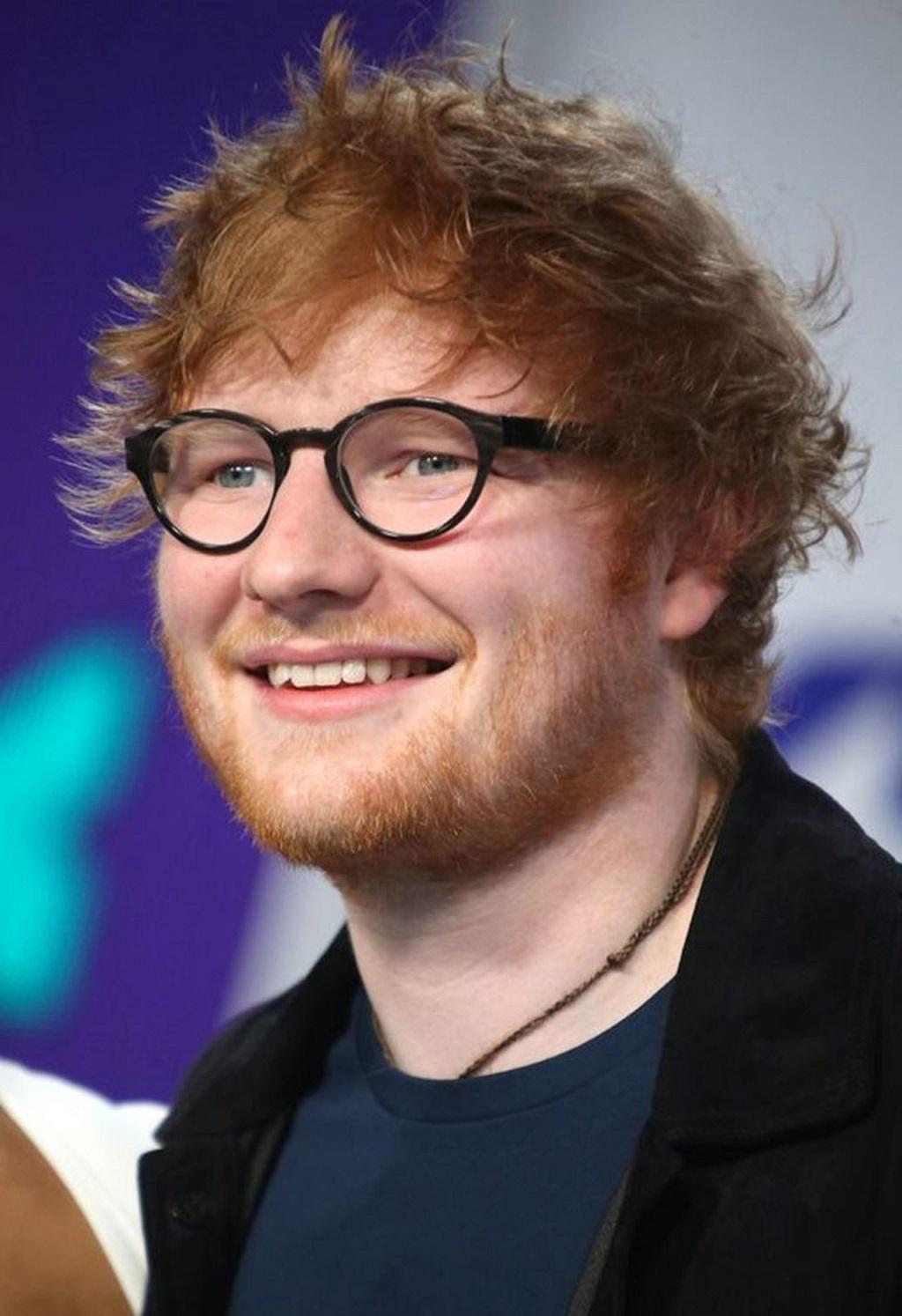 Ed Sheeran na imprezie branżowej.