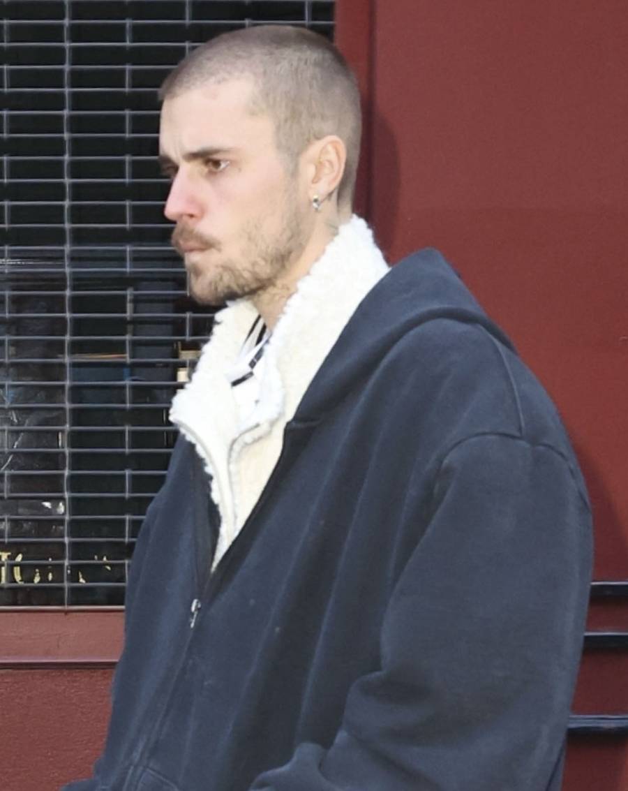 Smutny Justin Bieber w stylizacji “na menela” przechadza się ulicami Nowego Jorku (FOTO)