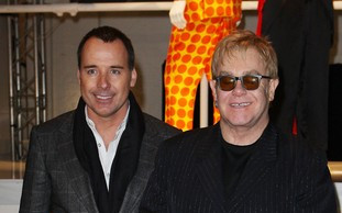 Elton John został ojcem!