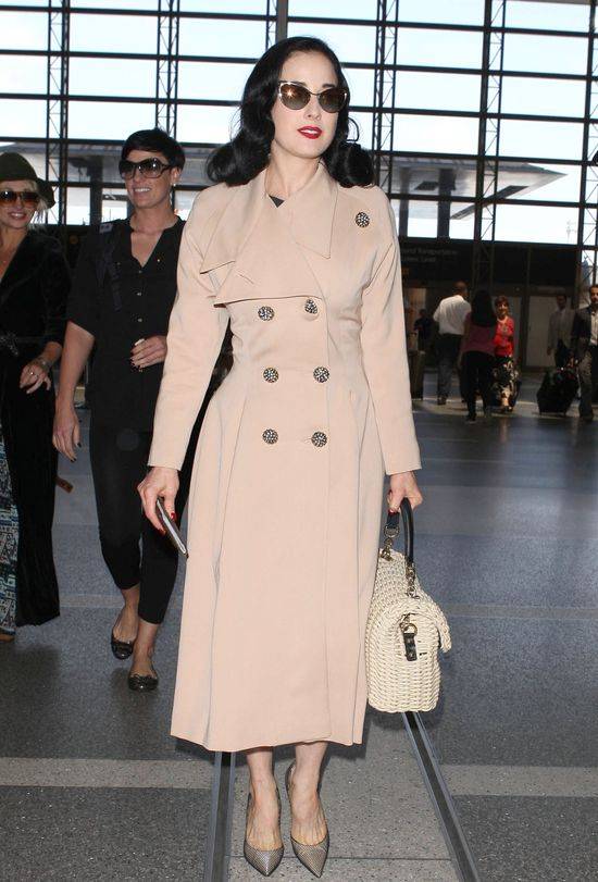 Dita Von Teese na lotnisku