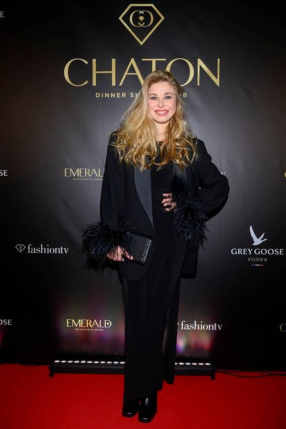 Gwiazdy wdzięczą się na otwarciu ekskluzywnego klubu. Magdalena Schejbal, Marta Krupa, Karolina Pisarek-Salla i Roger Salla,