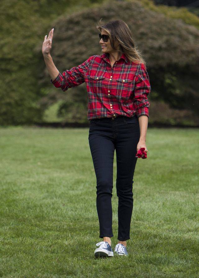 Melania Trump pracuje w ogrodzie, a wszyscy patrzą na jej BUTY