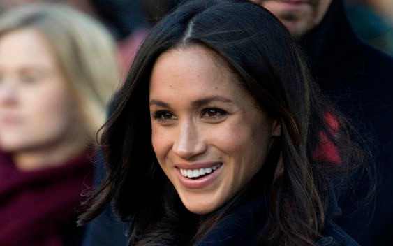 Fryzjer rodziny królewskiej zdradza, jak uczesze Meghan na ślub