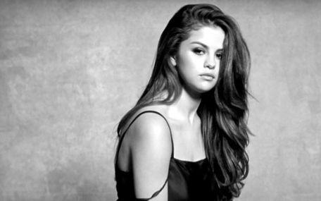 Selena Gomez wypuściła nowy teledysk. Uwodzi! I to w ubraniu!