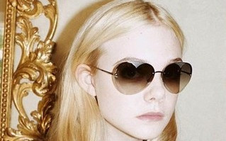 Helena Bonham Carter i Elle Fanning w dziwacznych pozach