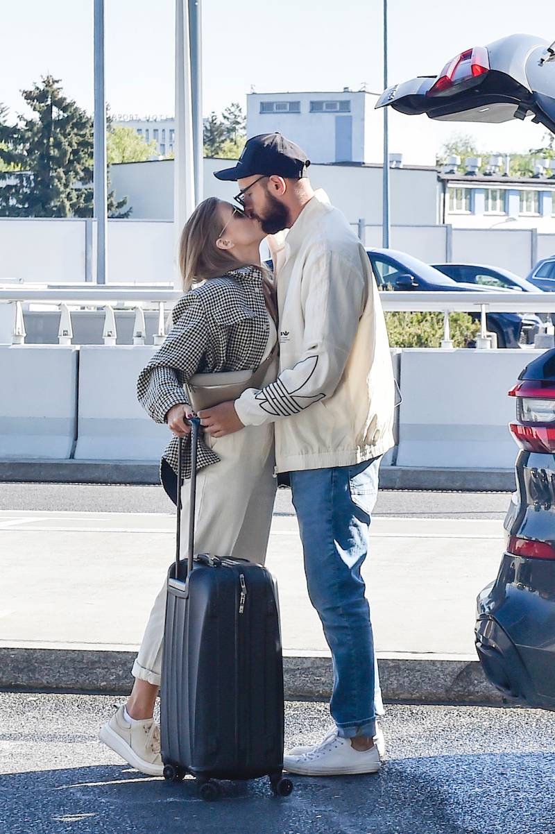 Agnieszka Kaczorowska udała się na samotną podróż. Maciej Pela czule ją pożegnał przed lotniskiem