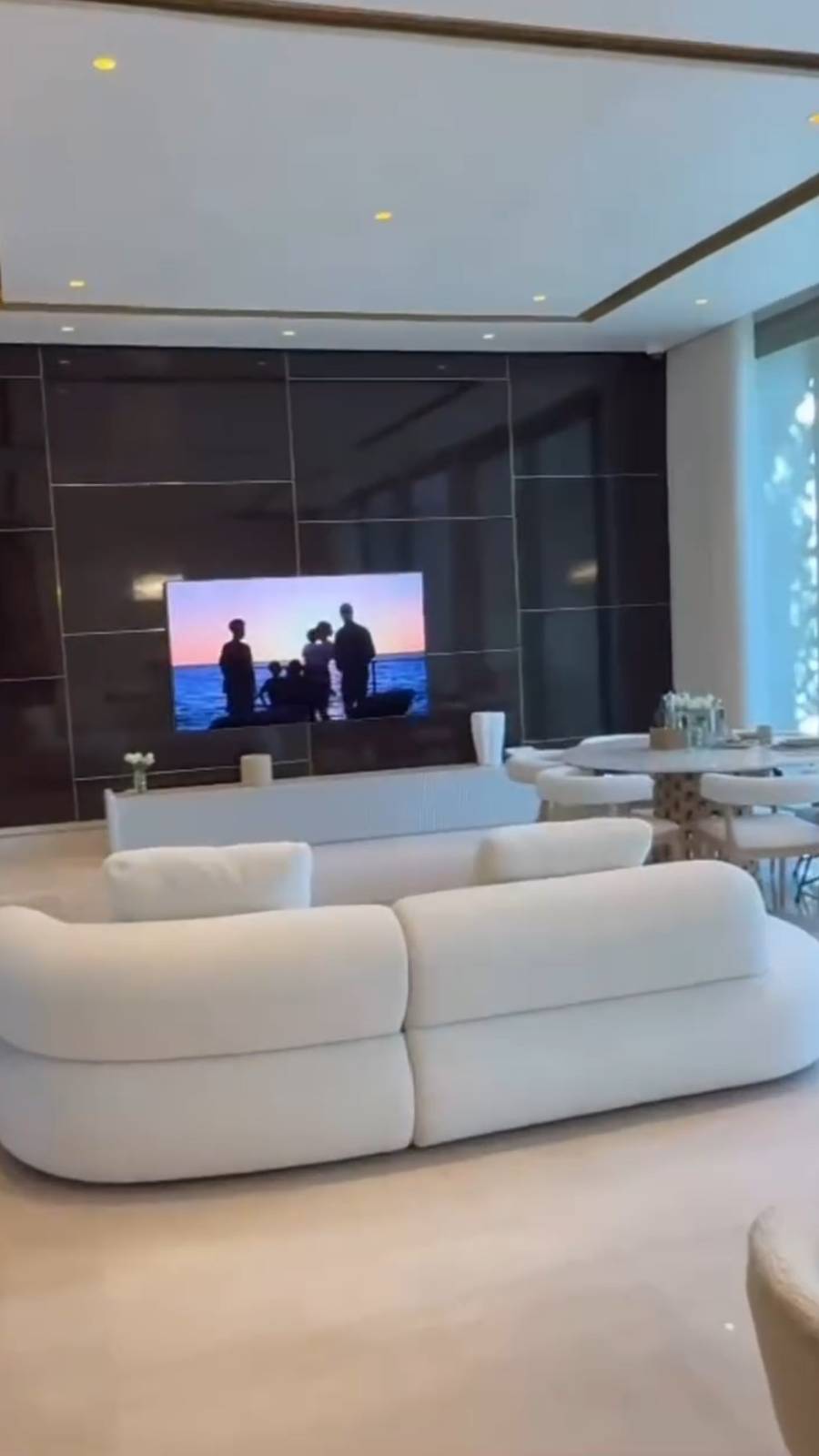 Tak Georgina i Ronaldo mieszkają w Arabii Saudyjskiej. Ich nowy dom to minimalistyczny glamour (ZDJĘCIA)