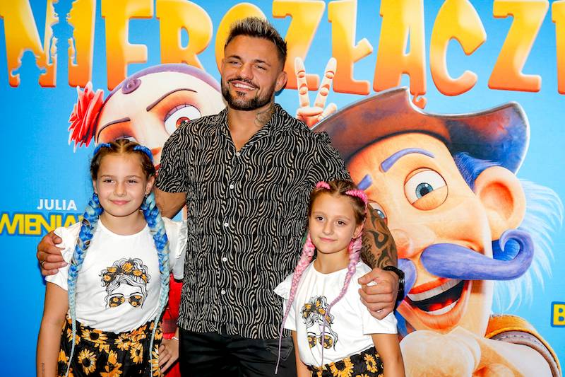 Gwiazdy z dziećmi na premierze bajki. Maja Hyży ze swoimi wszystkimi pociechami, nawet z bliźniakami