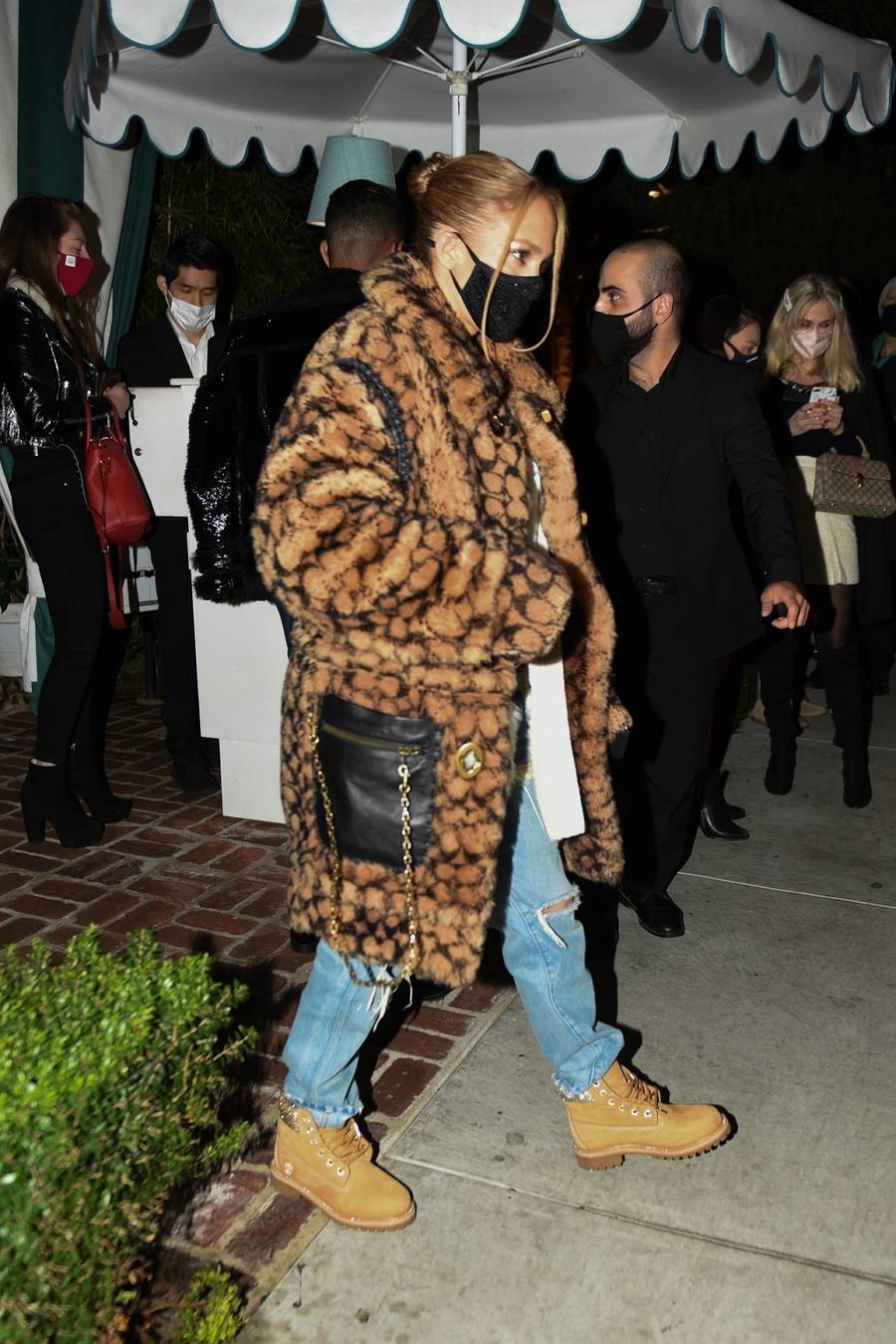 JLo w zimowej stylizacji.