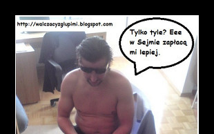 Internauci robią sobie jaja z agenta Tomka