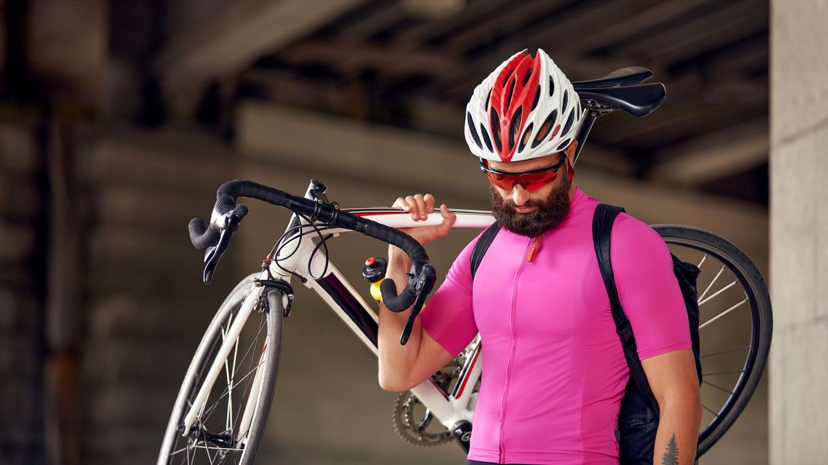 Bezpieczeństwo na rowerze – dlaczego kask może uratować życie?