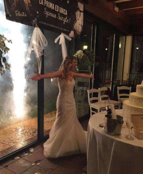 Marzyła o bajkowym ślubie, więc… wzięła go sama ze sobą!