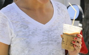 Olivia Palermo nie zdejmuje swojego wielkiego pierścionka