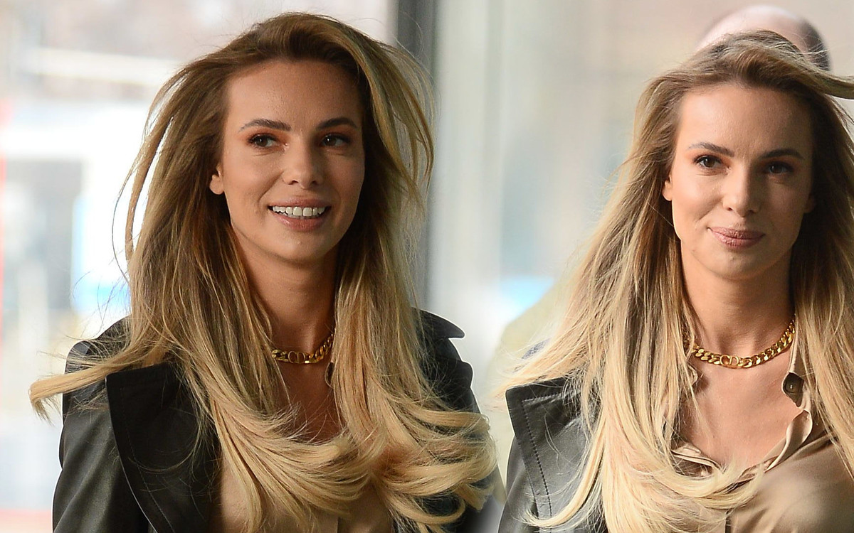 Izabela Janachowska wychodzi ze studia DD TVN. Ekspertka ślubna odsłoniła brzuszek (ZDJĘCIA)